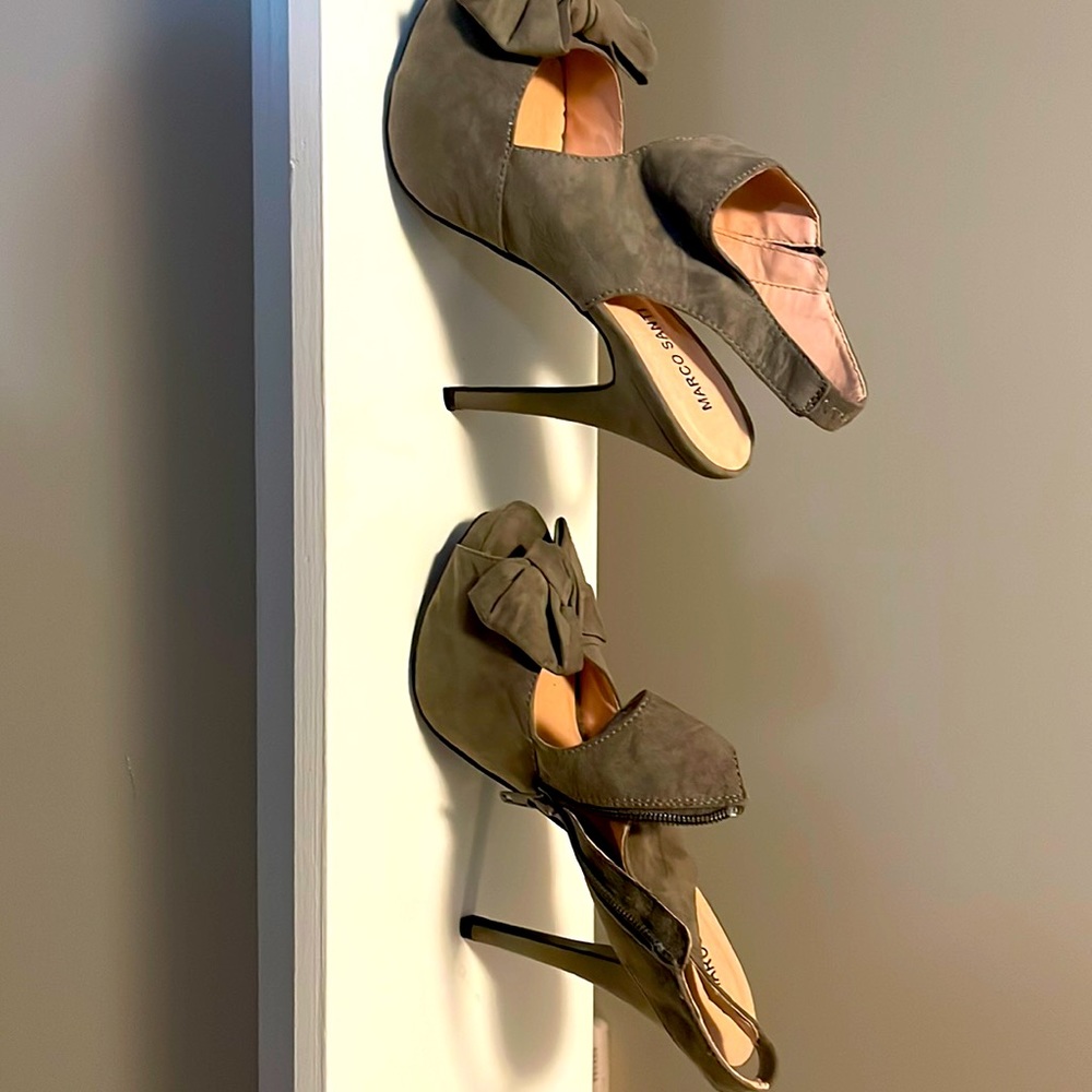 Platform sling back pumps